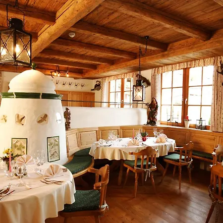 Ξενοδοχείο Leonhard 4*