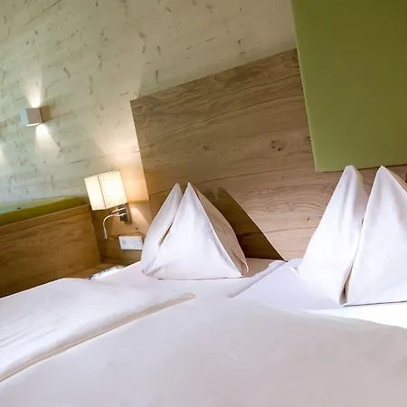 Leonhard Ξενοδοχείο 4*