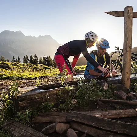 Ξενοδοχείο Leonhard 4*